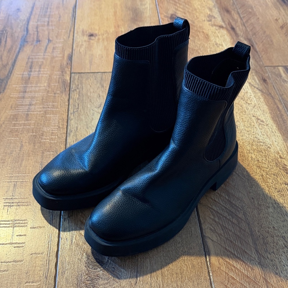 Kenneth Cole Black Shae Chelsea Boots 8